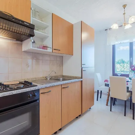Apartment Cozy In With Kitchen Gajana