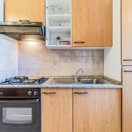 Cozy In With Kitchen Apartment *